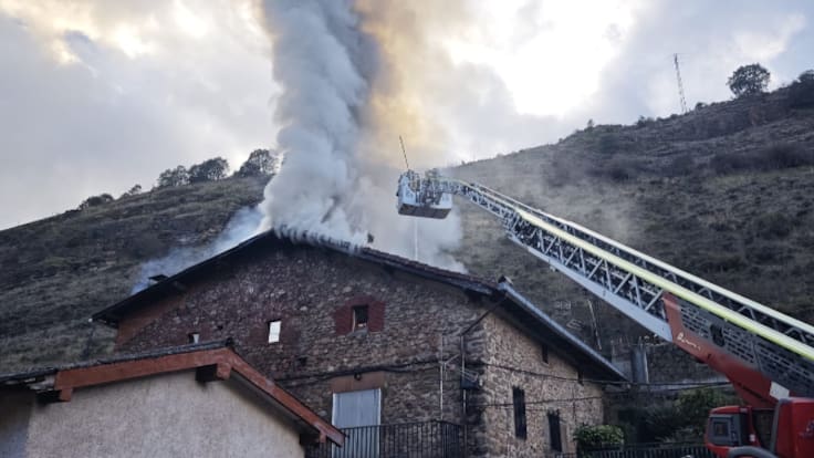 "Afortunadamente solo hay que lamentar daños materiales": susto en Ortigosa de Cameros por el incendio en una vivienda que estaba habitada (09/03/2026)