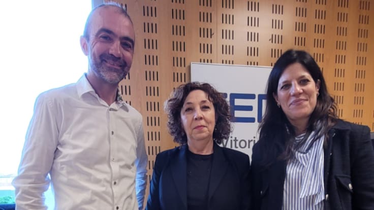 Una especie de 'El jefe infiltrado' busca reactivar el comercio local.