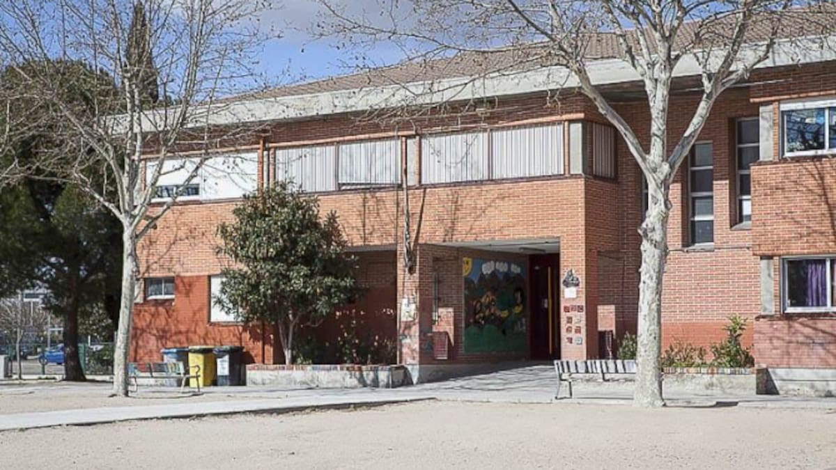 María Vázquez, una de las madres de alumnos del CEIP 'Miguel Hernández' de Getafe, habla del encierro de padres para pedir mejoras en el profesorado.