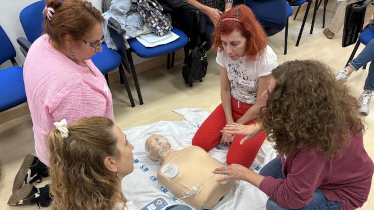 Entrevistamos a Nagore Lois Martínez, del servicio de medicina Interna y responsable de la consulta de vascular del Hospital Severo Ochoa de Leganés, y Alejandro Barrera Garcimartín, profesional de Ciencias del Deporte