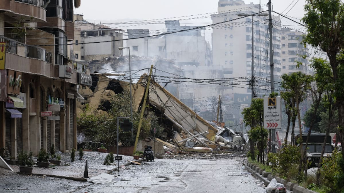 Israel lanza una nueva oleada contra el Líbano, donde la guerra ha dejado ya casi 900 muertos y más de un millón de desplazados