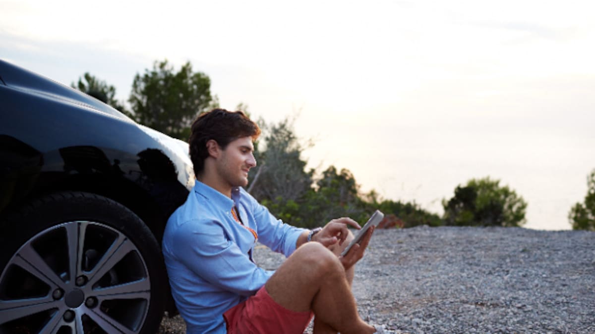 En la Ciberguridad (17-03-2026): Un estudio de IMDEA Neworks descubre como los sensores de presión de los neumáticos podrían usarse para rastrear tu coche.