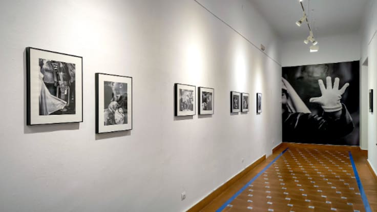 Las manos de Lazarus hablan de incienso y romero en el Ateneo de Málaga