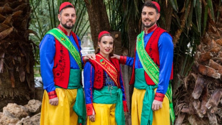 Los cargos de la Comparsa de Moros Musulmanes de Elda, durante su participación en el espacio “Embajada” de Radio Elda Cadena SER.