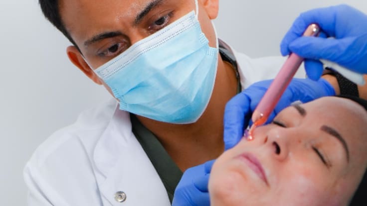 Entrevistamos al doctor John Llano, director de Harmony Medicina Estética de Pinto