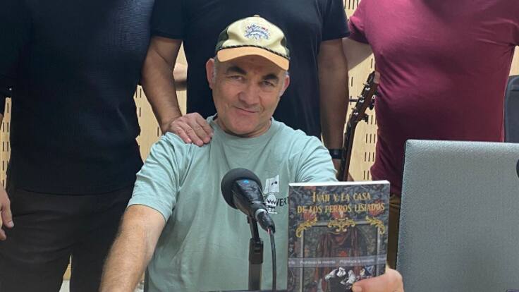 Avanzamos la presentación del libro de Pedro Riutort en Aranda con su amigo el creador arandino Javier Cobo y Lorena Bodas, de Todolibro y Al Contar del Arte