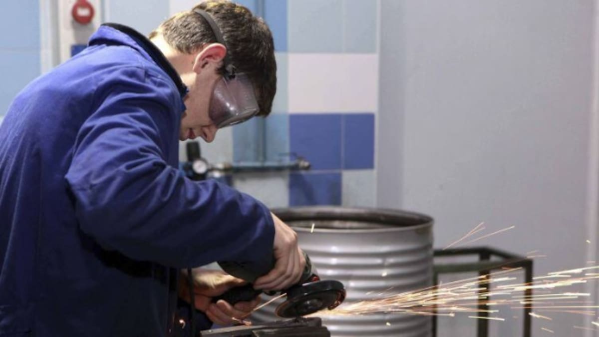 El viceconsejero de Educación y Deportes, Pablo Quesada, anuncia 30.000 nuevas plazas de FP por la "alta empleabilidad" de los que se titulan