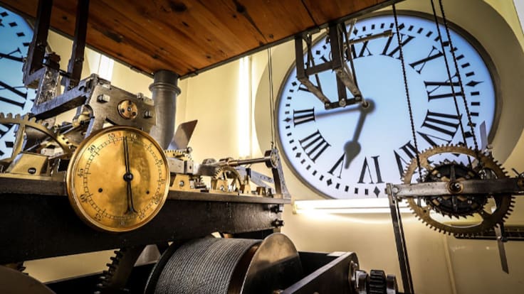 El cambio de hora en los relojes analógicos de todo el mundo