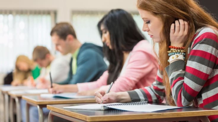 Un psicólogo explica por qué elegir estudios se ha convertido en un tormento: "Viven paralizados por el miedo a equivocarse"