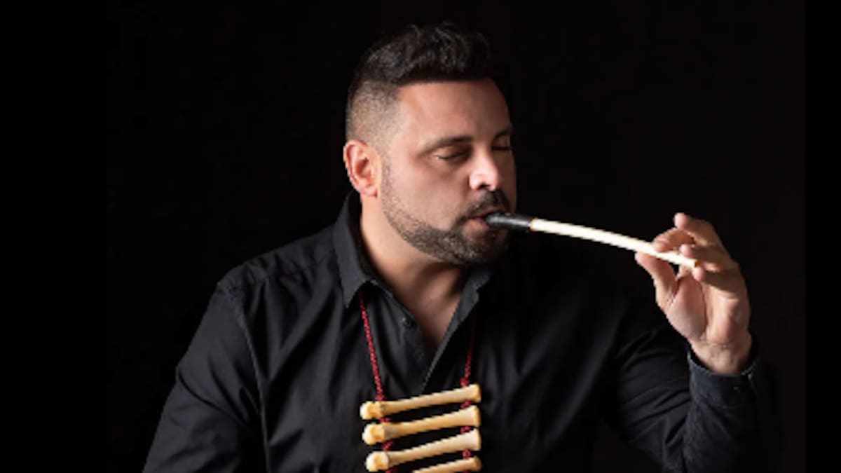 Luis Antonio Pedraza recibe un premio por su trabajo en favor de la música tradicional