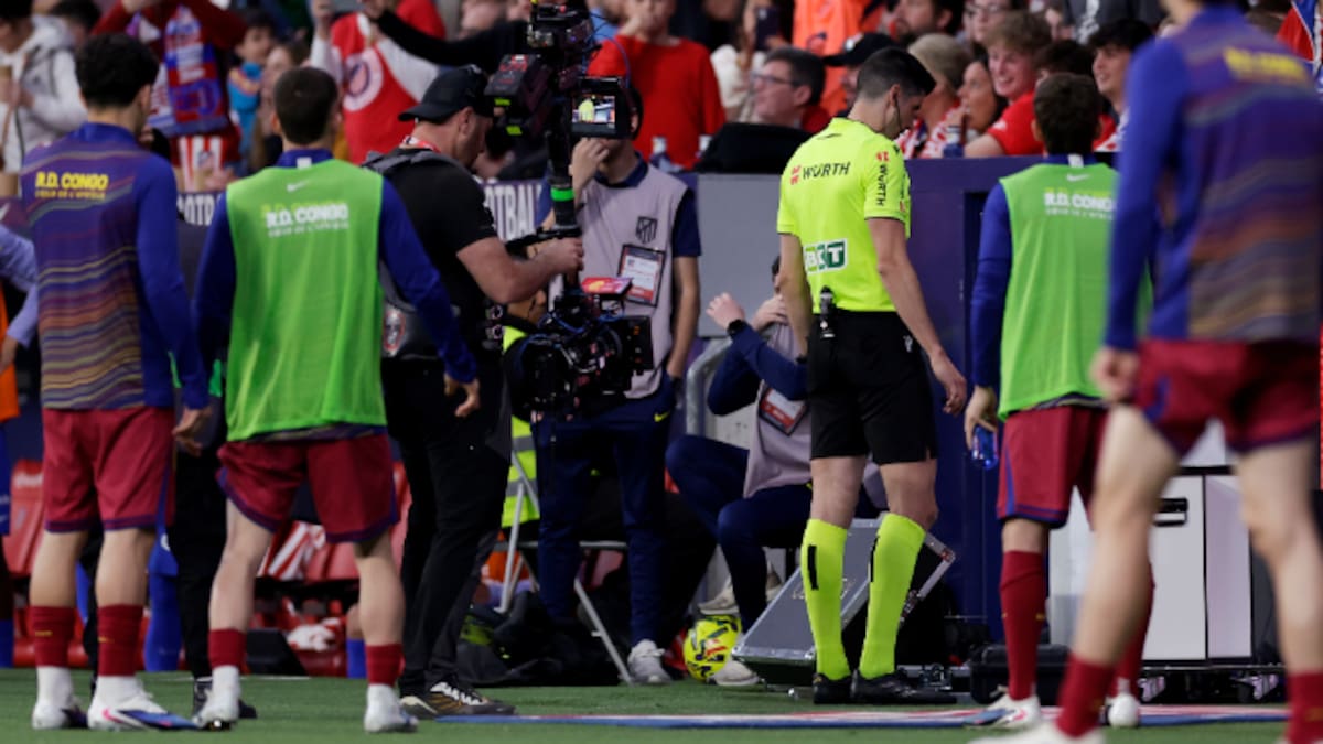 Iturralde González, sobre cómo se gestionó la no expulsión de Gerard Martín: "Gracias a Dios, en mi época no tenía VAR"