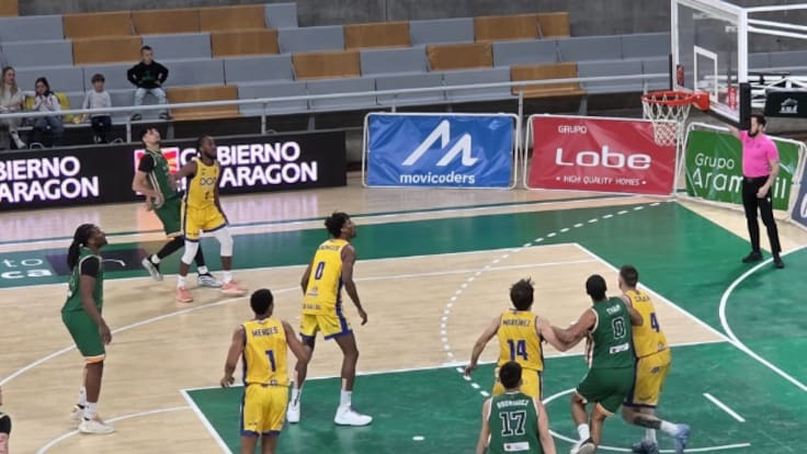 El jugador del CB Peñas Omar Thiam en SER Deportivos
