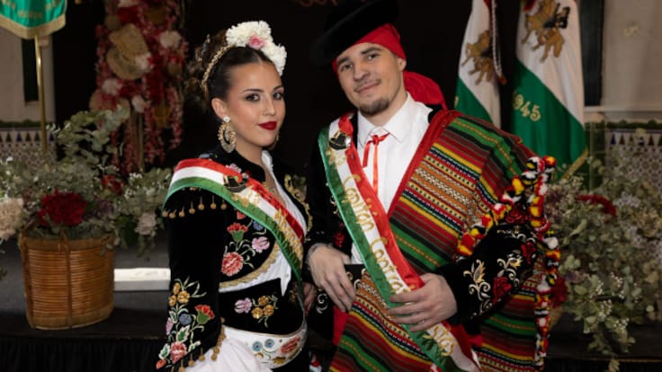 EMBAJADA | María Sirera Sáez y Daniel Vidal Verdú, banderada y capitán de la comparsa de Contrabandistas 2026 en Elda.