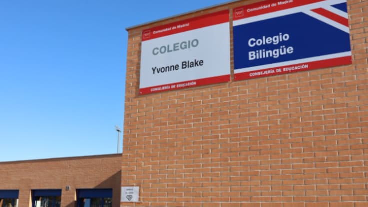 Debate en el Pleno de Fuenlabrada sobre los retrasos en el CEIP Yvonne Blake con Cristina García, del PP, y Javier Ayala, alcalde de Fuenlabrada