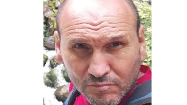 Como pegarse un martillazo en el pie. Aristóteles Moreno