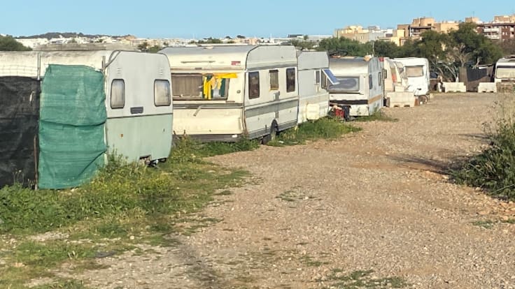 Lucía, residente en el asentamiento de sa Joveria: "Vivo mejor en mi caravana equipada que en una habitación compartida por mil euros"