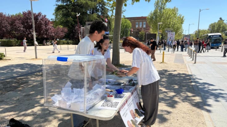 Cerca de 8.000 personas participan en el referendum de la UCM sobre el plan de recortes
