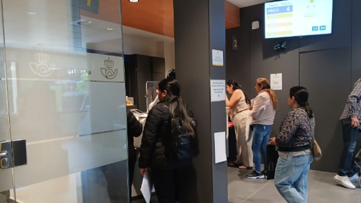 Los extranjeros comienzan a regularizar su situación en Lorca