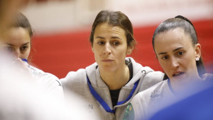 Bea Escribano, Ent. del Elda Prestigio, pide respeto al trabajo de su equipo