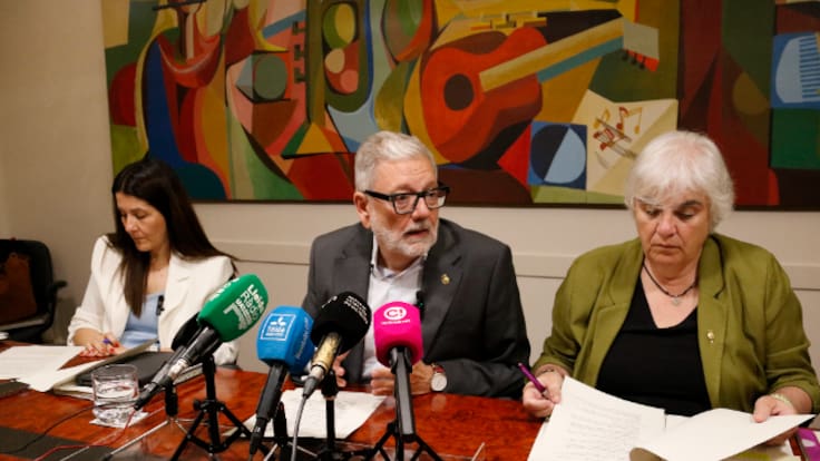 Fêlix Larrosa: resta prohibit dur qualsevol peça de roba vestimenta o altra indumentària que oculti el rostre als espais públics", tot i que aquesta prohibició no s'aplicarà "als llocs de culte ni als espais on sigui habitual anar amb el rostre cob