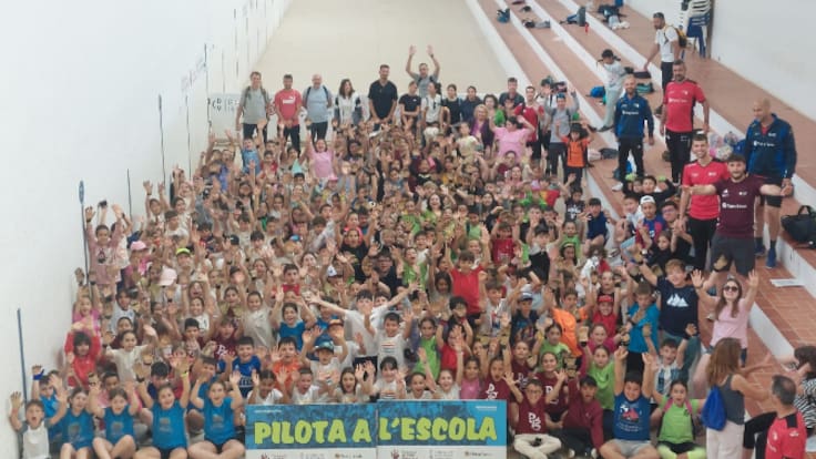 Entrevista a Josep Tarín y niños y niñas participantes de la tercera Trobada de Pilota a l’Escola 2026