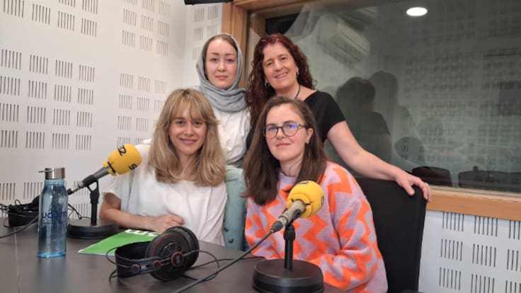 Entrevistamos a Somaya Ghaffari,Silvina Ribotta, vicerrectora adjunta de Cooperación y Diversidad de la UC3M, Oksana Koval (d) y Ruth Moratilla, directora de la Unidad de cooperación y desarrollo Sostenible de la UC3M.