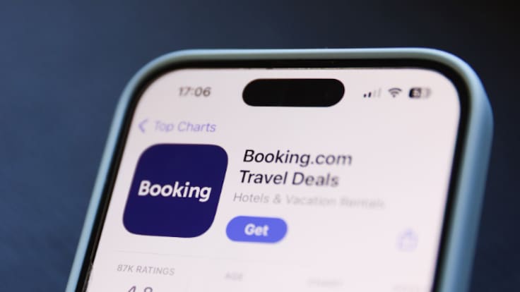 Derecho Digital: Ciberataque a Booking, control de edad en internet y nuevas medidas contra el spam