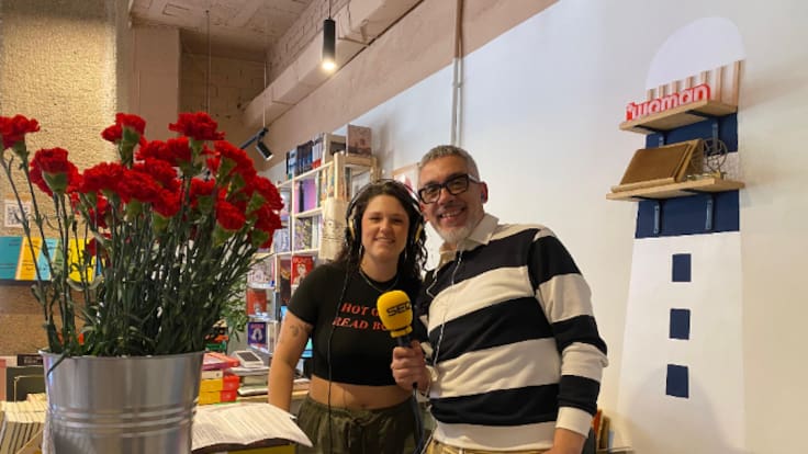 Murcia saca los libros a la calle en una jornada de lecturas y claveles que hemos vivido en directo en Hoy por Hoy Murcia