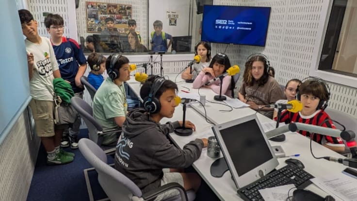 El Colegio Alborada celebra su 50 aniversario en Radio Coruña con un mensaje de futuro