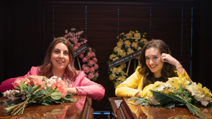 Carolina Iglesias y Victoria Martín, Estirando el chicle