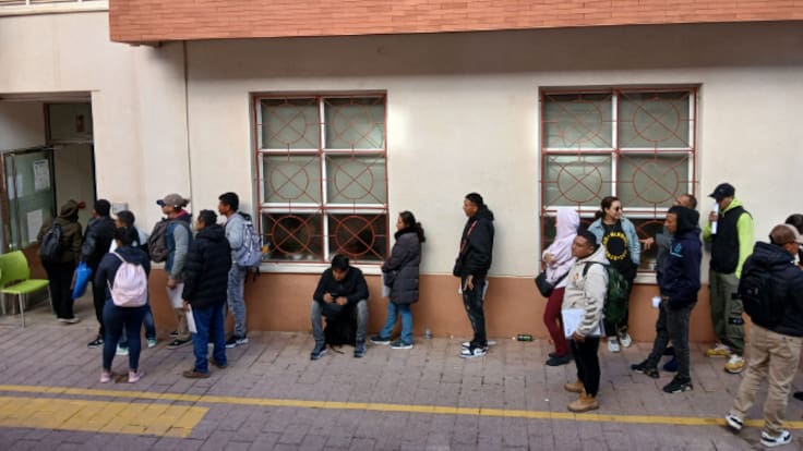 Más de 24 horas haciendo cola para obtener el informe de vulnerabilidad en Lorca