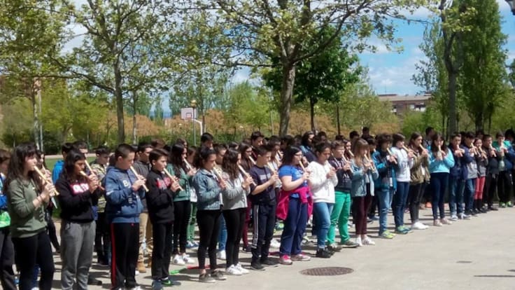 Entrevistamos a Marina Cruz, profesora de Música en el IES África de Fuenlabrada, junto con dos de sus alumnas (Paula y Naia)