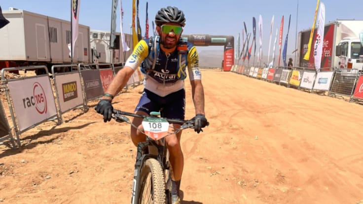 Juan Manuel González Valiente, atleta sordo de Petrer, cuenta la segunda etapa de la XXI ŠKODA Titan Desert Morocco 2026