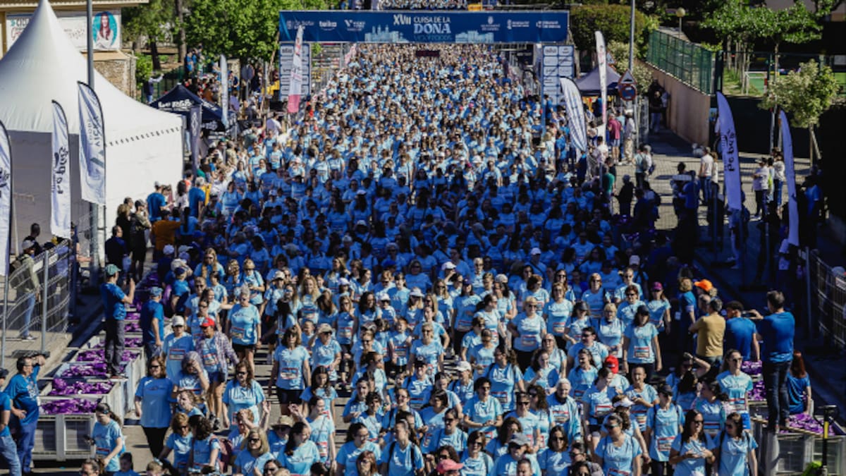 Más de 5.100 mujeres tiñeron de azul celeste Gandia en la Cursa de la Dona Vicky Foods