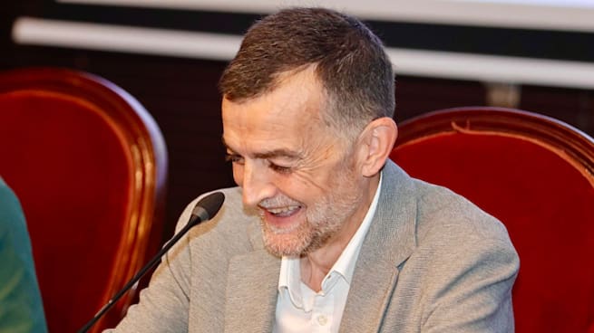 Antonio Maíllo ironiza sobre Juan Manuel Moreno: "¿Qué se cree que es Lola Flores?"