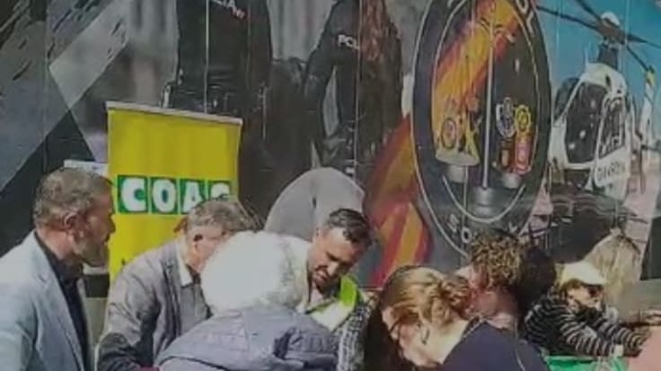 Coag regala casi 6.000 kilos de alcachofas en las calles de Lorca