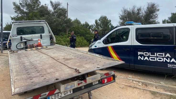 Desalojado sin incidentes el asentamiento junto la estadio de Can Misses en Ibiza