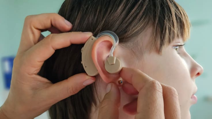 Aprueba la primera terapia contra la sordera genética