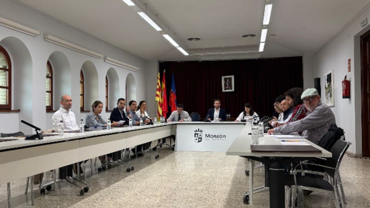 Pacientes y plataformas denuncian en el pleno de Monzón los graves retrasos y la falta de especialistas en el Hospital de Barbastro