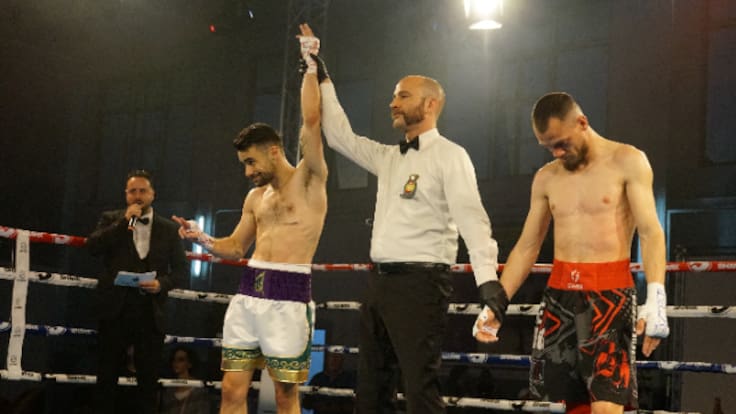 José Quiles, boxeador olímpico de Elda, tras ganar por KO al moldavo Iván Guboglo