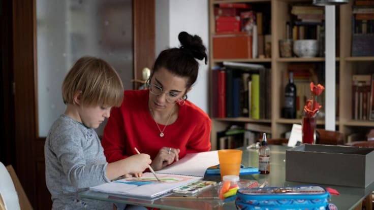 "Tuve a mi hijo con 41, me ha rejuvenecido": la realidad de la maternidad a partir de los 40 años