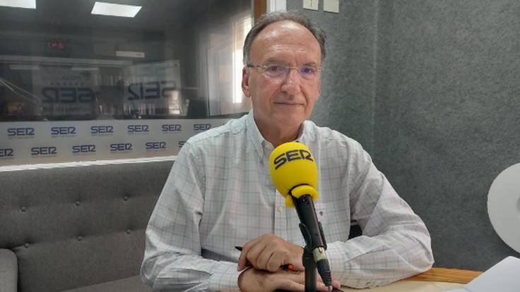 Manuel Fajardo muestra su preocupación por la situación de la vivienda, la inmigración y las conexiones marítimas y aéreas en Lanzarote.