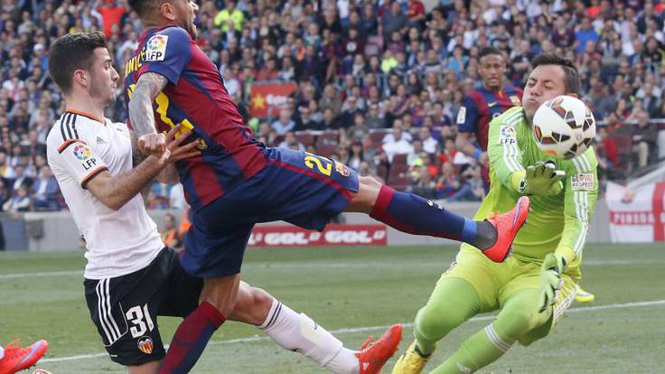Diego Alves explica las claves de la derrota del Valencia en el Camp Nou