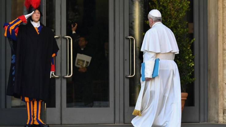 El papa Francisco: &quot;Todo feminismo termina siendo un machismo con faldas&quot;