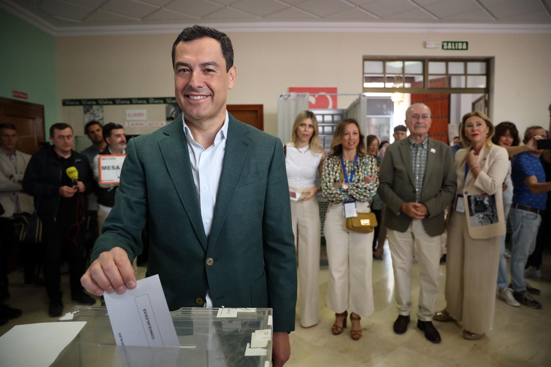 Moreno Bonilla votando en Málaga