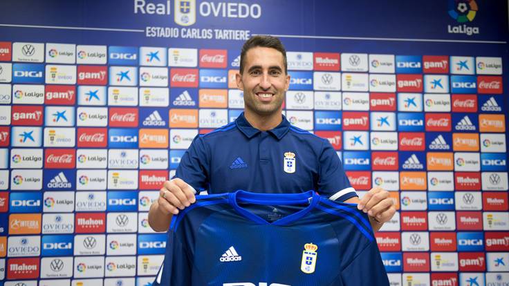Presentación de Montoro como nuevo jugador del Real Oviedo