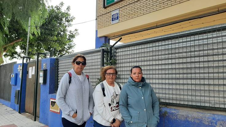 Las familias del colegio El Tarajal exigen al ayuntamiento que acabe con la plaga de ratas