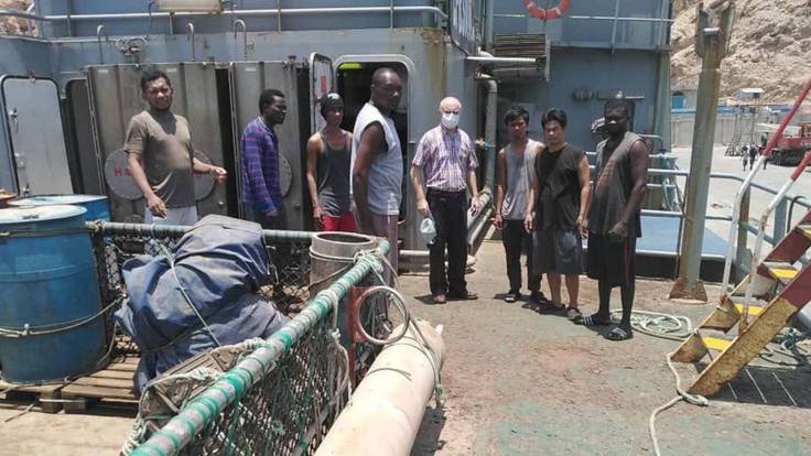 Yemen suministra víveres y agua al marinero de Bueu retenido desde hace once meses
