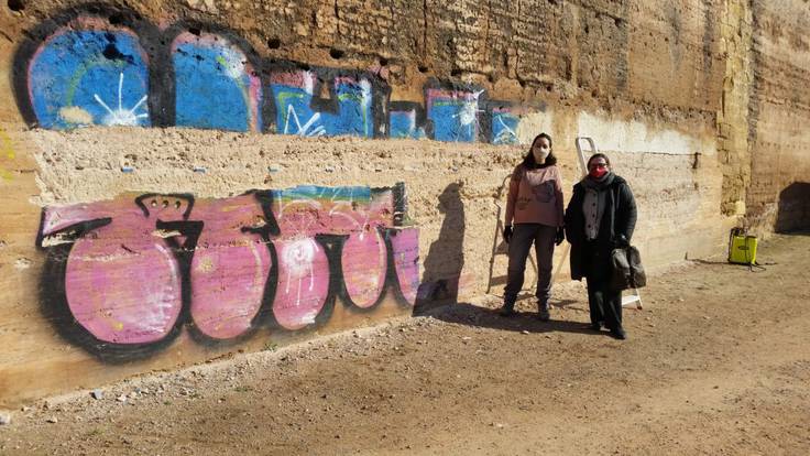 Hoy por hoy Córdoba desde los trabajos de limpieza del grafiti de la muralla de Ronda del Marrubial