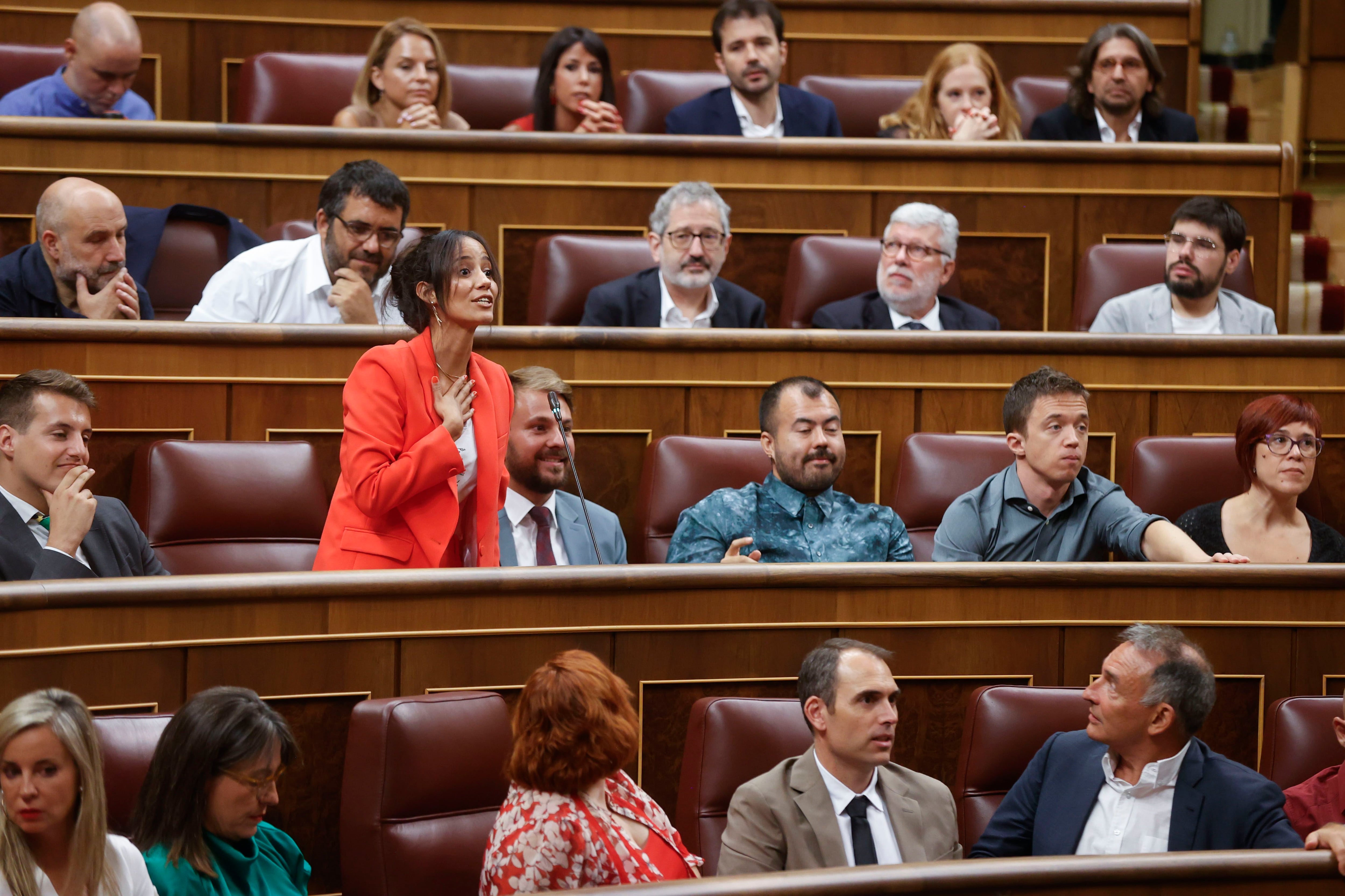 La diputada de Sumar Tesh Sidi, que no ha sido nombrada por error este jueves en el Congreso, durante la sesión constitutiva de las Cortes Generales de la XV Legislatura. 